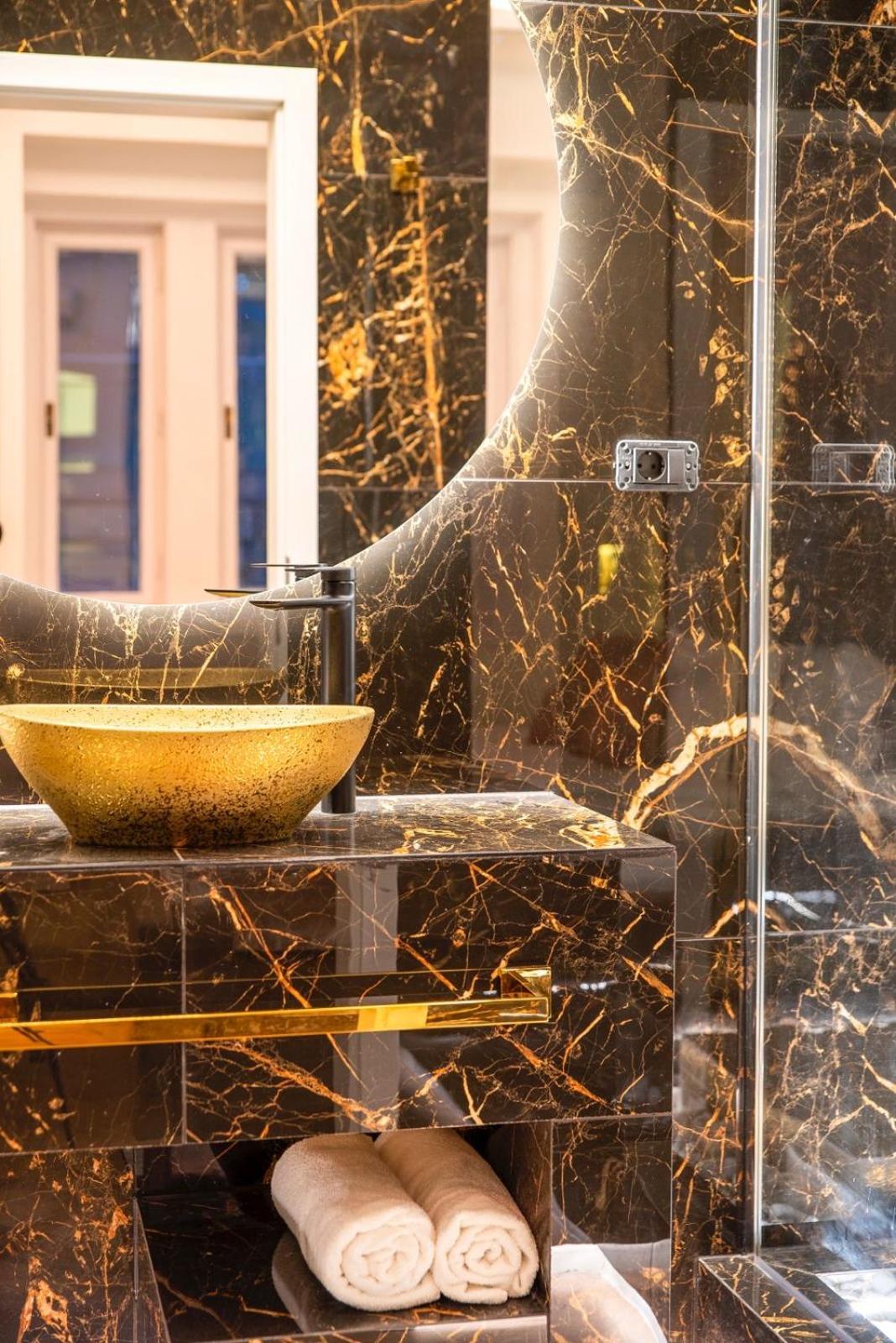 Vip Jacuzzi Luxury Apartment บูดาเปสต์ ภายนอก รูปภาพ